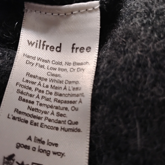 Wilfred Aritzia| Grey Charcoal V-Neck Wool Sweater - Picture 5 of 9